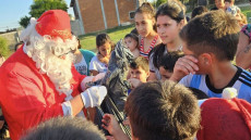 Papá Noel recorrió los barrios de Río Segundo 